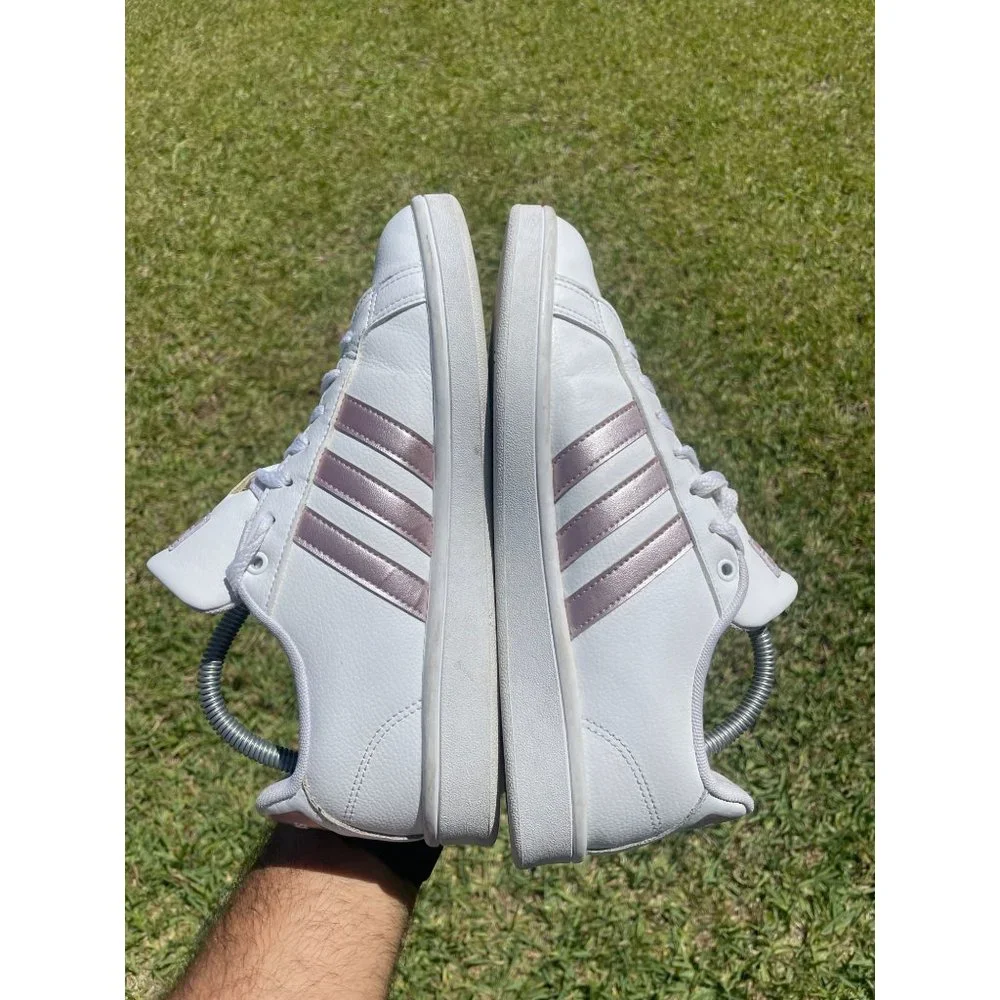 Adidas Womens Shoes Size 9 White Metallic Low Top Logo Laces DA9524 - Picture 5 of 8